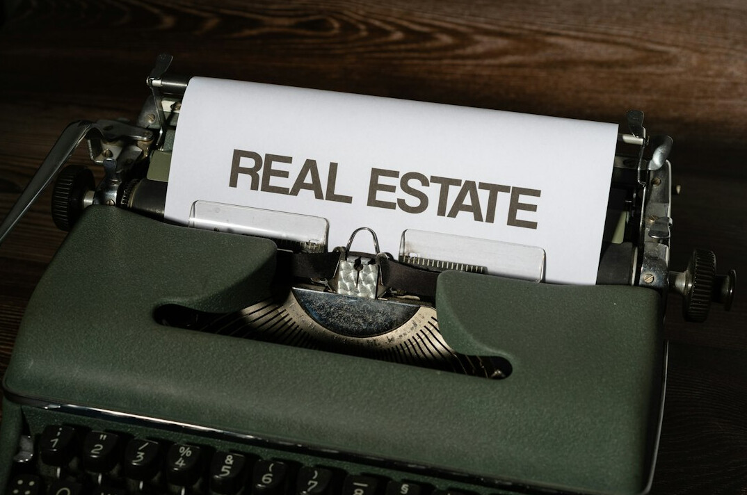 real estate expert meeting